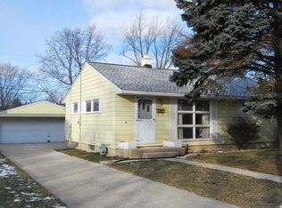 W166N8455 Dardis Ave, Menomonee Falls, WI 53051