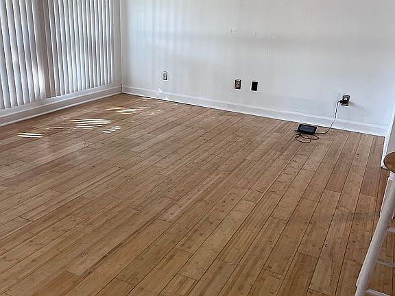 4th image of 3708 36th Ave