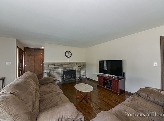 3rd image of 214 S Edgelawn Dr