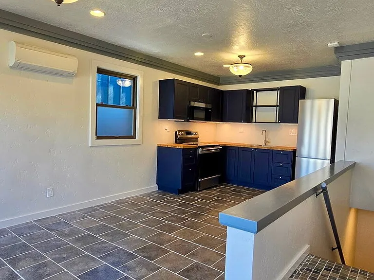 1505 E Jefferson St — Photo 5