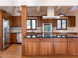 10 Alpine Dr, Lake Hopatcong, NJ 07849