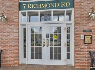 7423 Richmond Rd, West Milford, NJ 07480