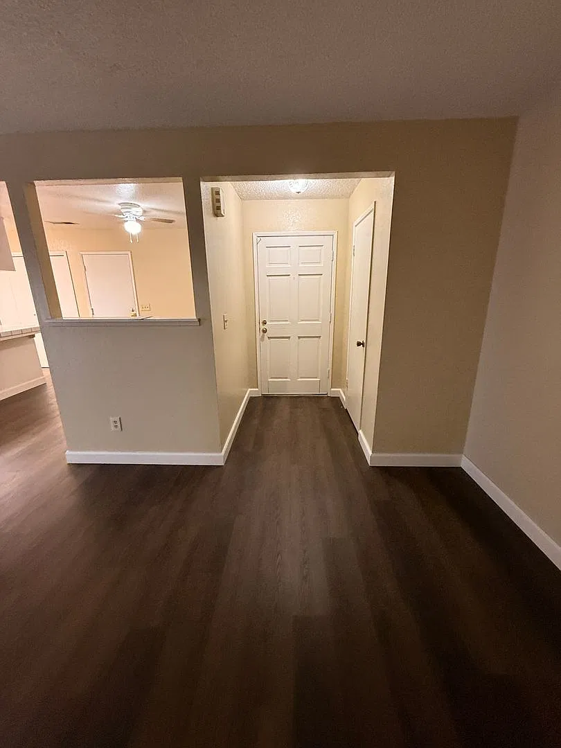 Charming 23BR/2BA Duplex — Photo 1