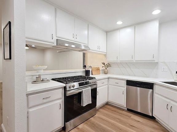 3rd image of 430 Gaviota Ave #200
