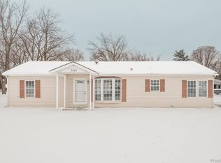 5345 Vincent Ave, Waterford, MI 48327