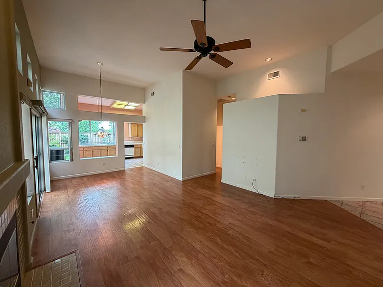 2833 Catalina Dr — Photo 6