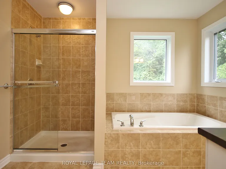 593 Clearbrook Dr — Photo 15