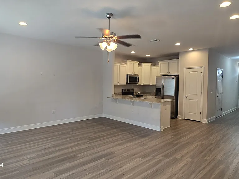 1871 Pointe Dr #1 — Photo 8