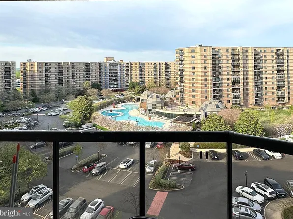 8360 Greensboro Dr APT 919, Mc Lean, VA 22102