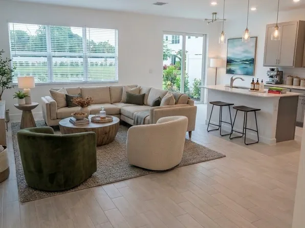 4946 Navali Dr, Lake Worth, FL 33467