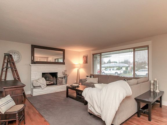 3rd image of 1711 G St SE