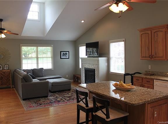 5th image of 242 Vista Falls Rd Unit 19