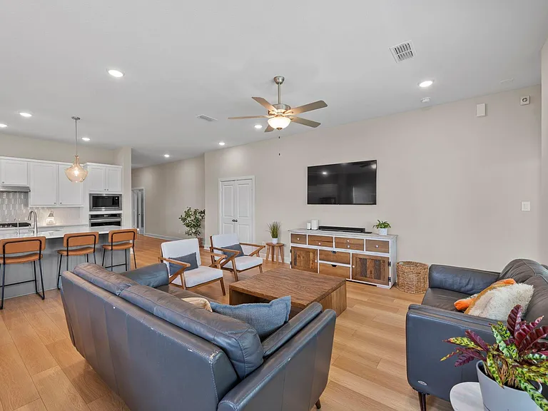 7214 Oak Grove Trl — Photo 3