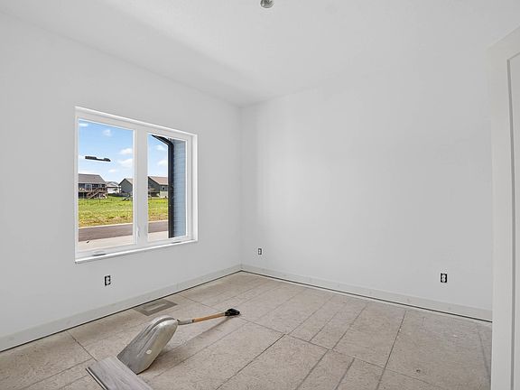3rd image of 524 Sands Ave