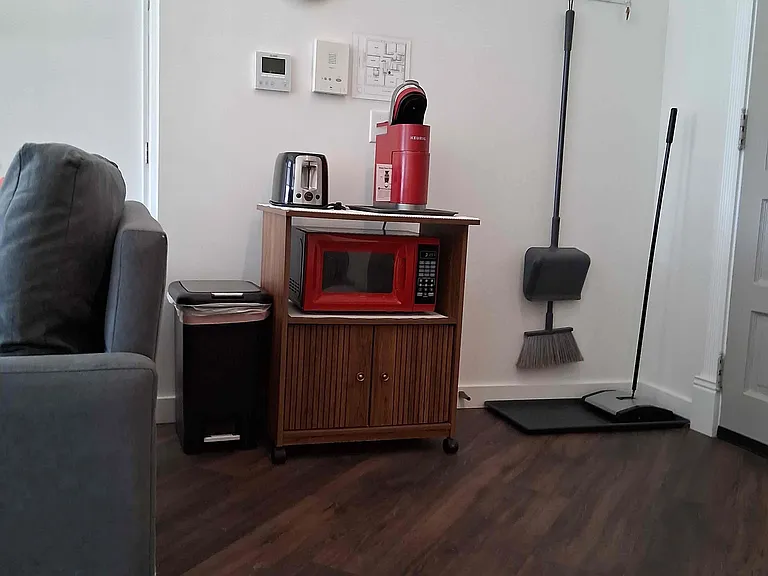 Microwave oven, toaster, and coffee maker provided