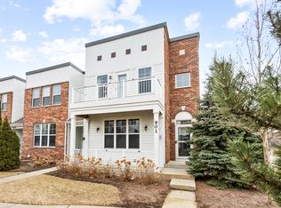 901 Times Square Dr, Aurora, IL