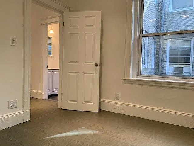 55 Queensberry St — Photo 4
