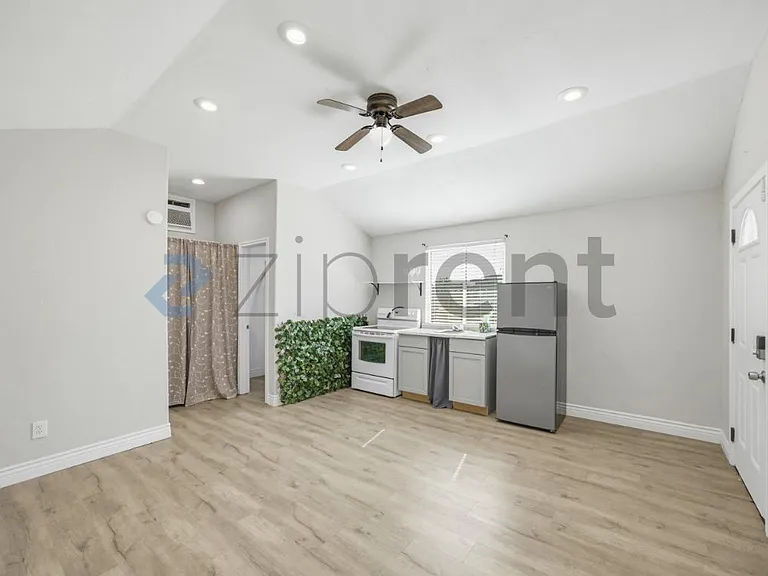 518 E King St — Photo 32