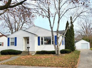 607 Burns St, Essexville, MI