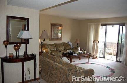 Living-room from Dining Area : Carpeted