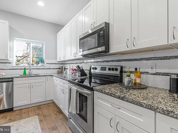 5th image of 1843 E Oakdale St