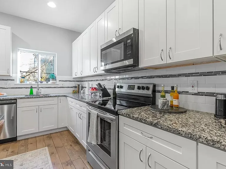 1843 E Oakdale St — Photo 5
