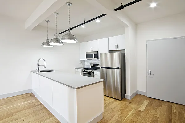 Rented by Bold New York | media 26