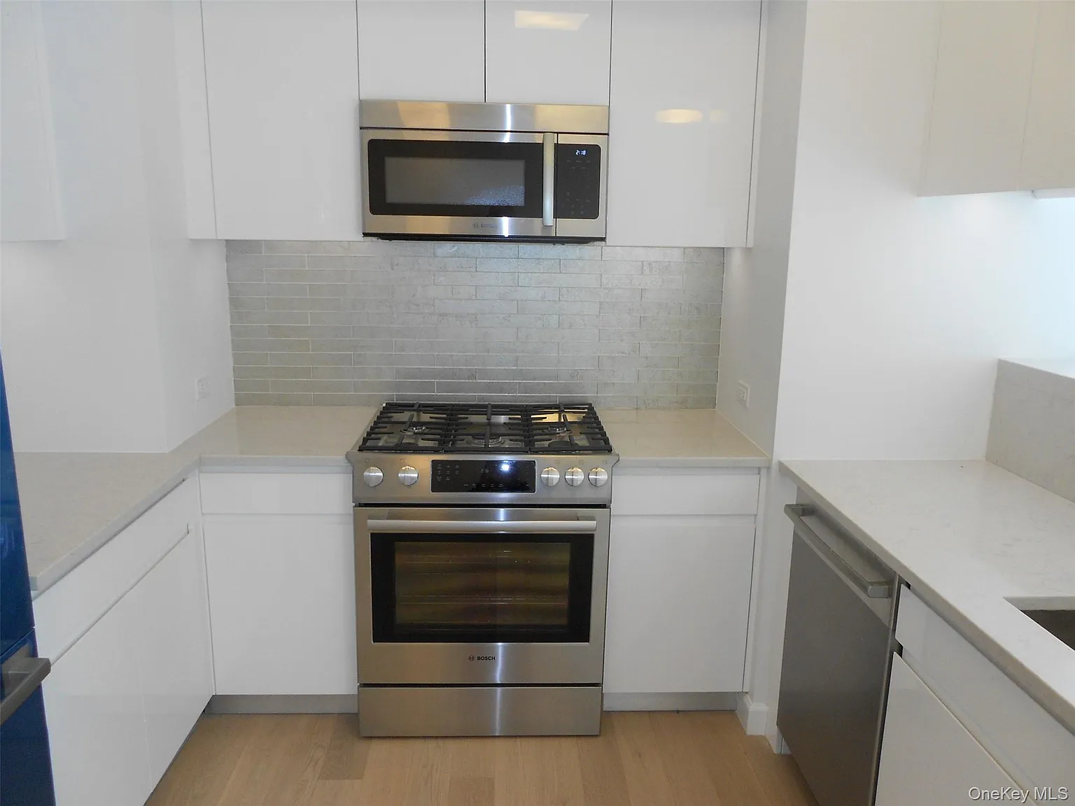 3 bed, 2.0 bath, 1100 sqft, $4,700 — Photo 3