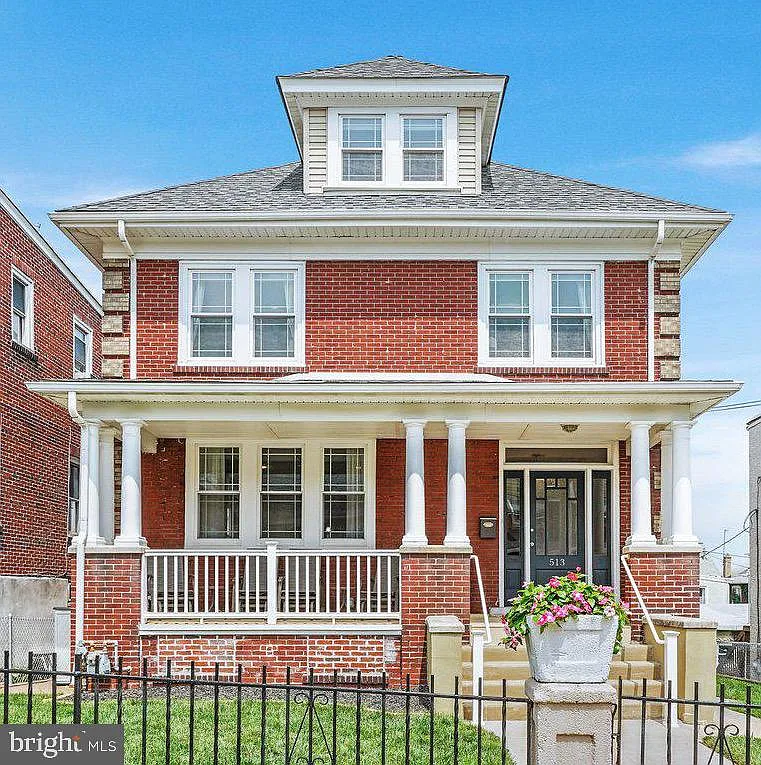513 Grove St photo 1