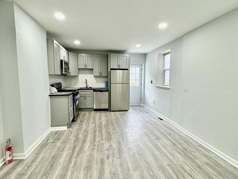 1st image of 3011 W Girard Ave Floor 1