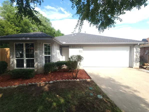 200 Iris Ln, Cedar Hill, TX 75104