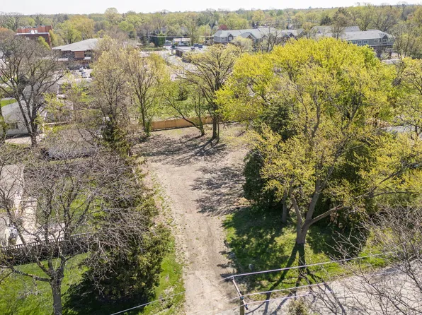 427 N Grant St, Westmont, IL 60559