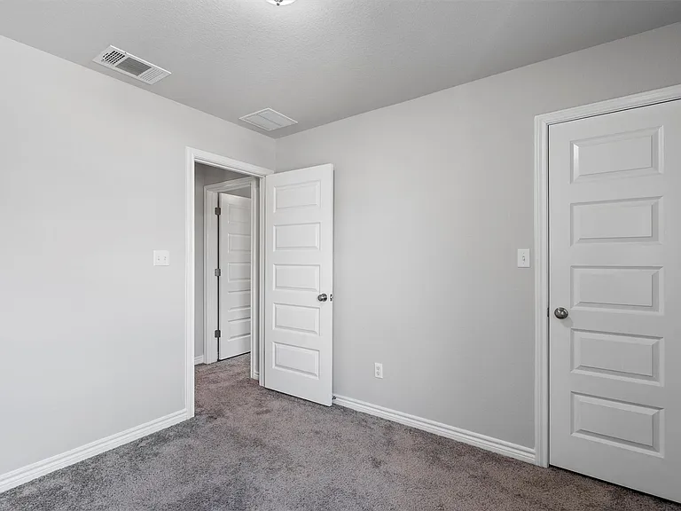 1805 Artesian Springs Xing — Photo 23
