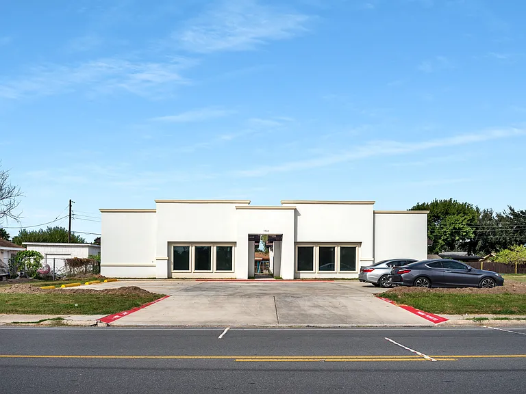 103 E Sgt Leonel Trevino Rd #C — Photo 2