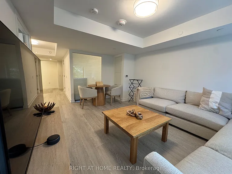 3 Strathgowan Ave #318 — Photo 5