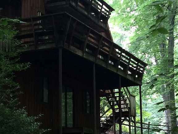 4th image of 102 Melrose Pl