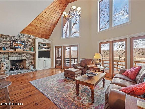 4th image of 310 Hagaman Ln