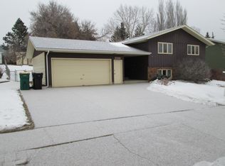 2501 Springfield St, Bismarck, ND 58503