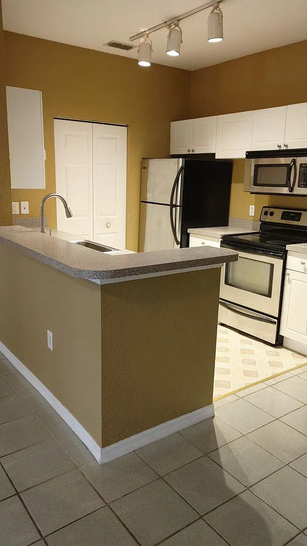 Lovely 2 bed 2 bath condo available — Photo 3