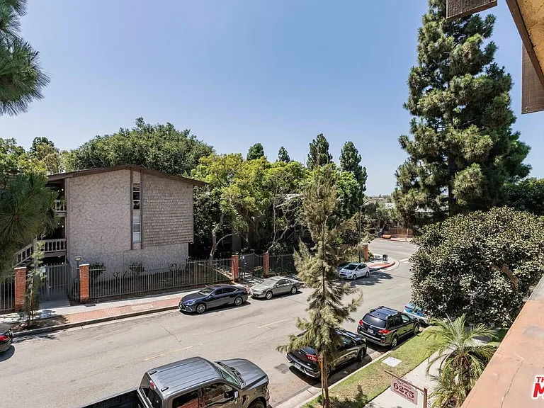 6275 Canterbury Dr #210 — Photo 9