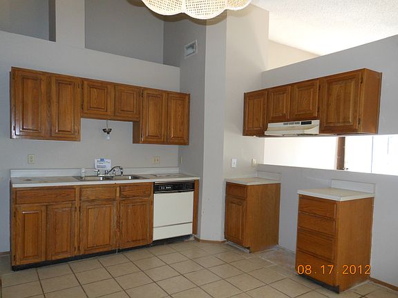 5th image of 1003 Yorktown St
