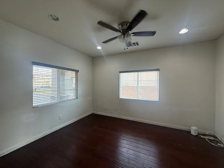 4957 Harold St — Photo 35