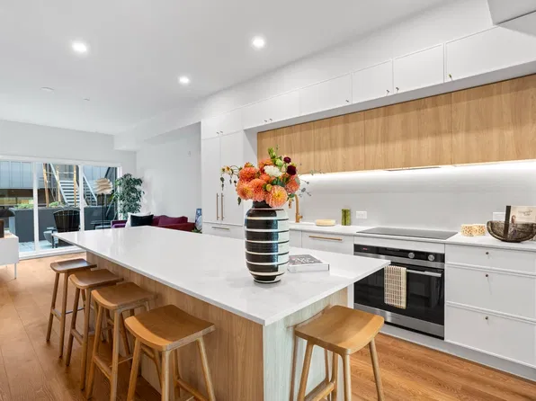 602 E 2nd St #131, North Vancouver, BC V7L 1E3
