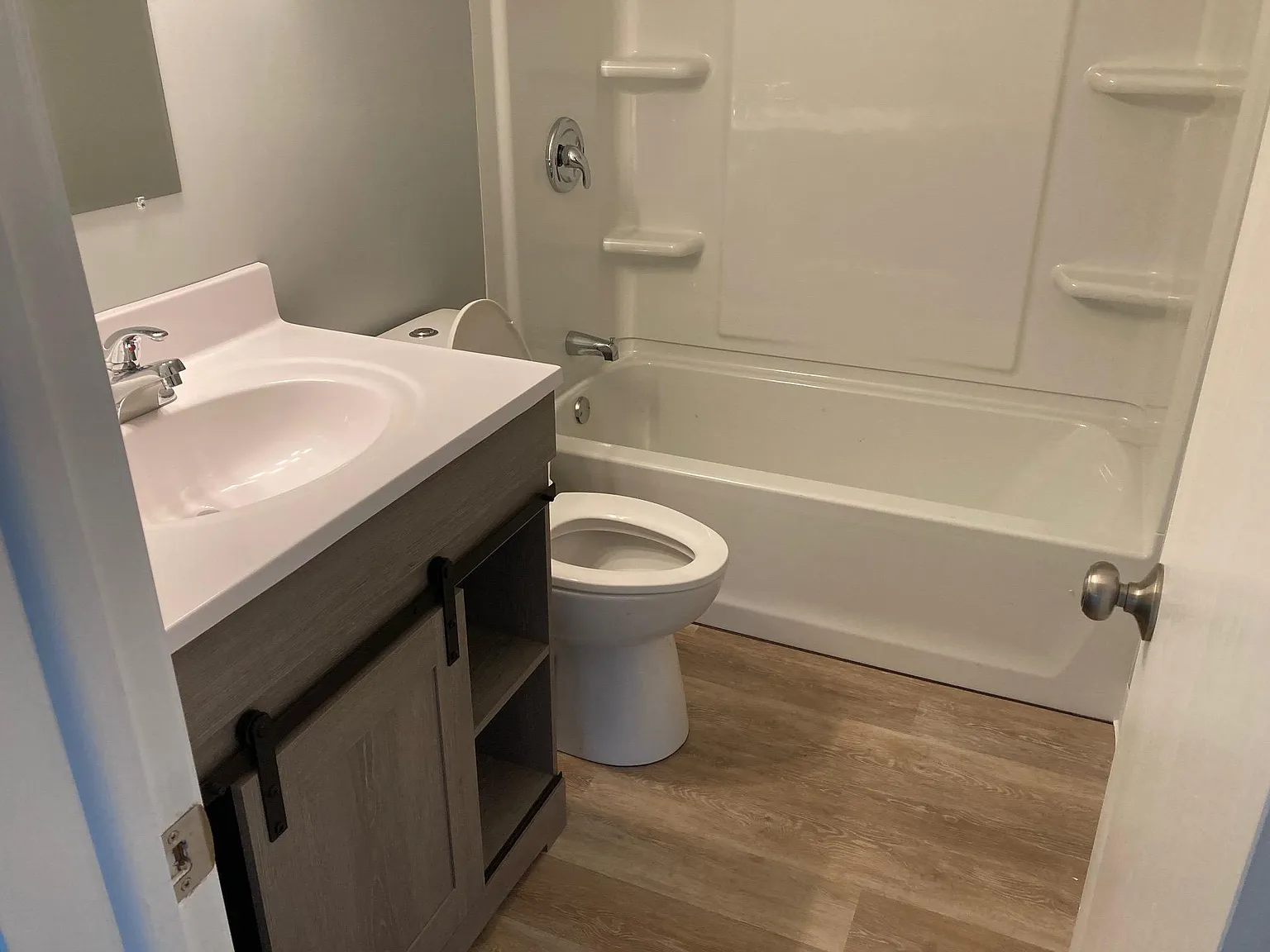 2 bed, $1,050 — Photo 2