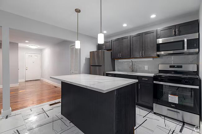 1st image of 1913 Country Ln #2001