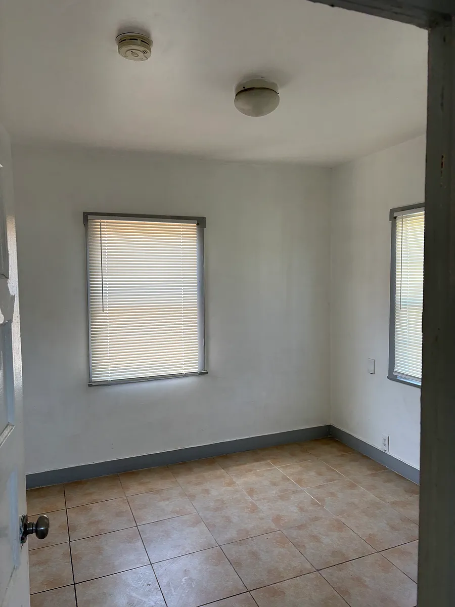 Building Photo - 137 N Marshall Ct #1