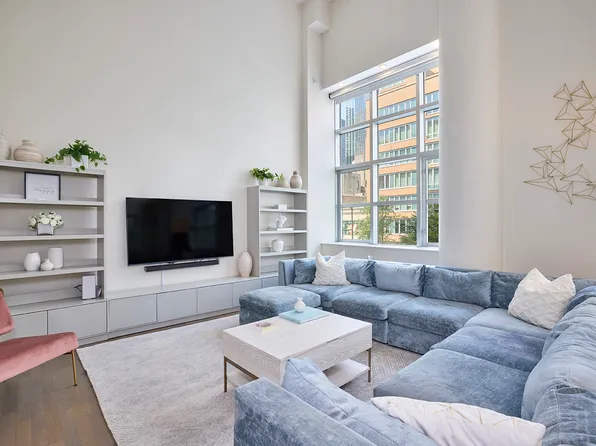 310 East 53rd Street 2/3D image 3 of 14