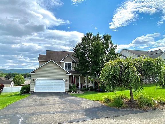 3rd image of 144 Saint Andrews Dr