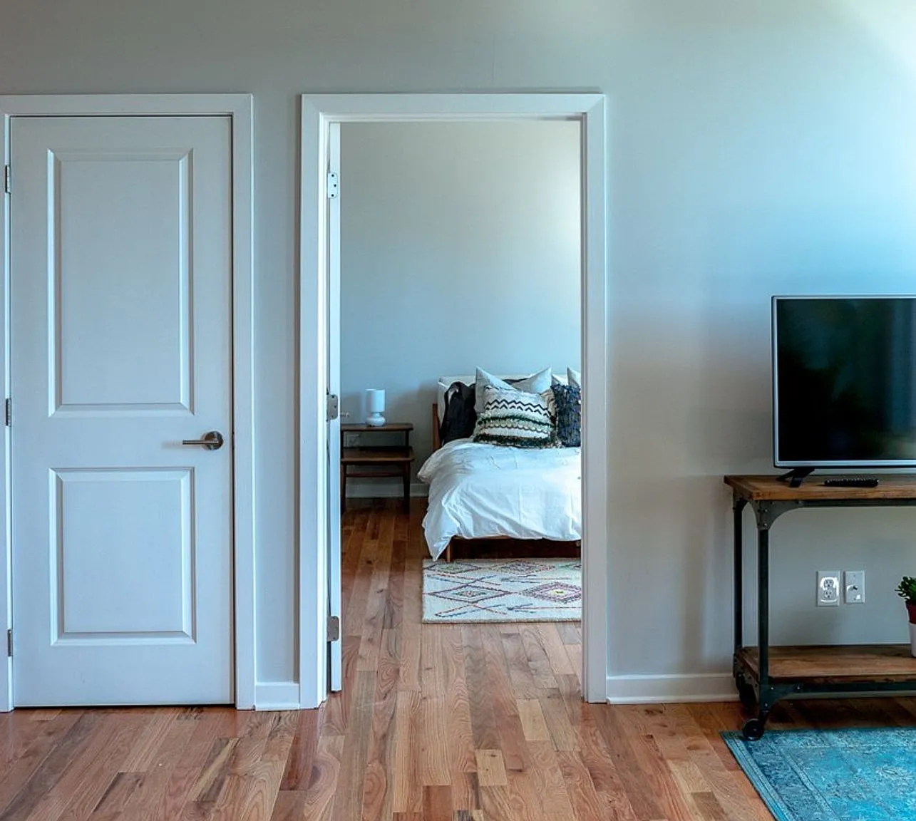 2007 Hope st apartments — Photo 4
