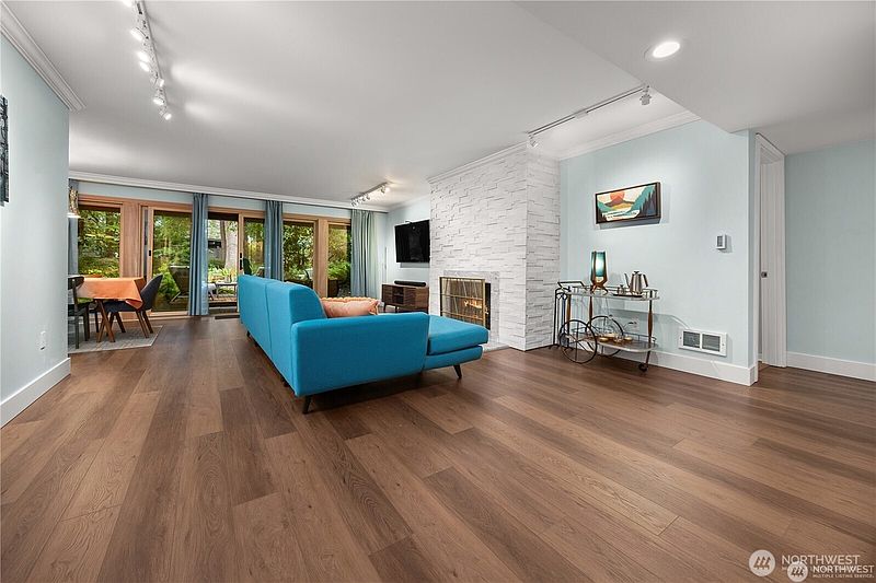 4th image of 1524 NE 140th Street #D2